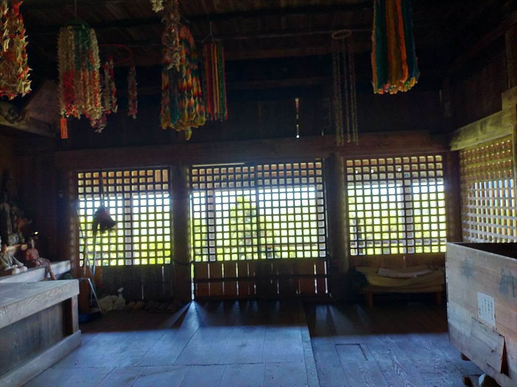 左下り観音 堂内