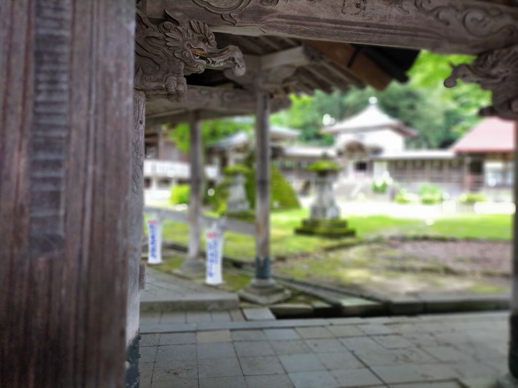 浦佐毘沙門堂 境内